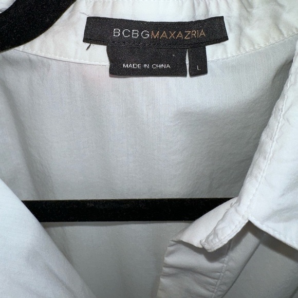 BCBG feminine top cotton has deep V or key hole puffy sleeves, t… - Picture 3 of 9